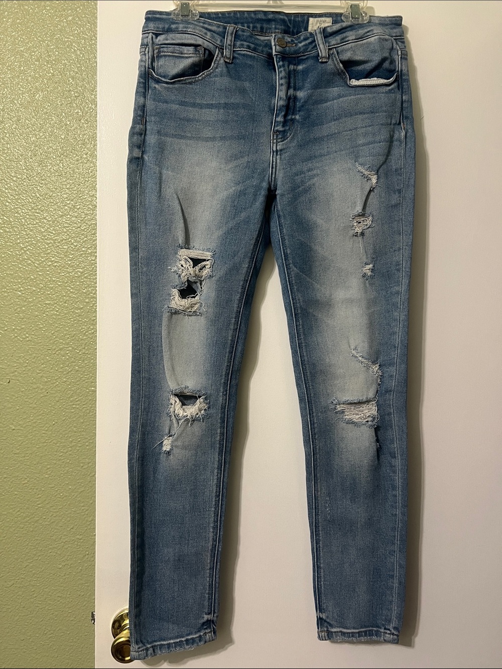 Distressed Light Blue Women’s Skinny Jeans